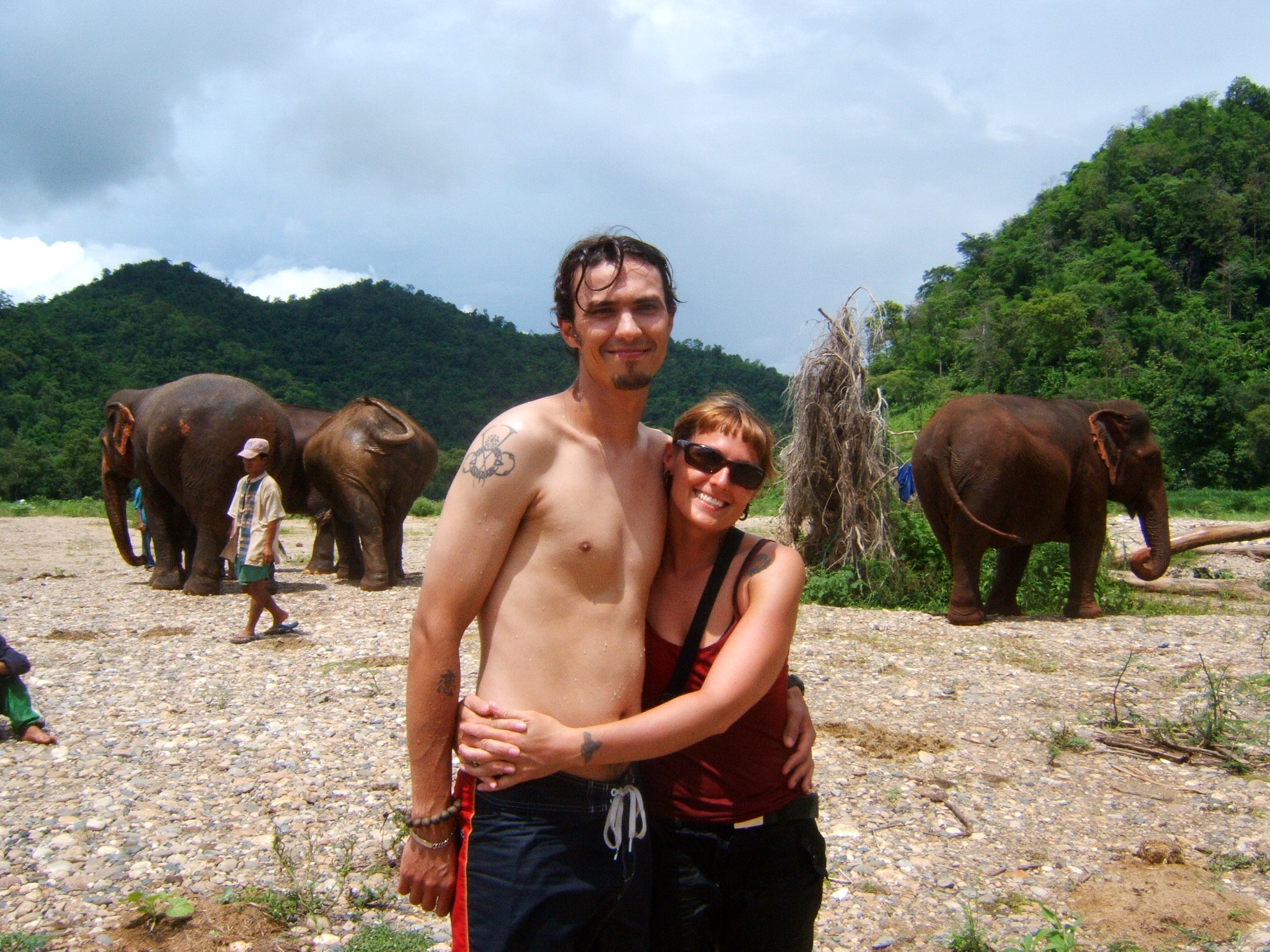 elephantsbathingjenandjonno.JPG